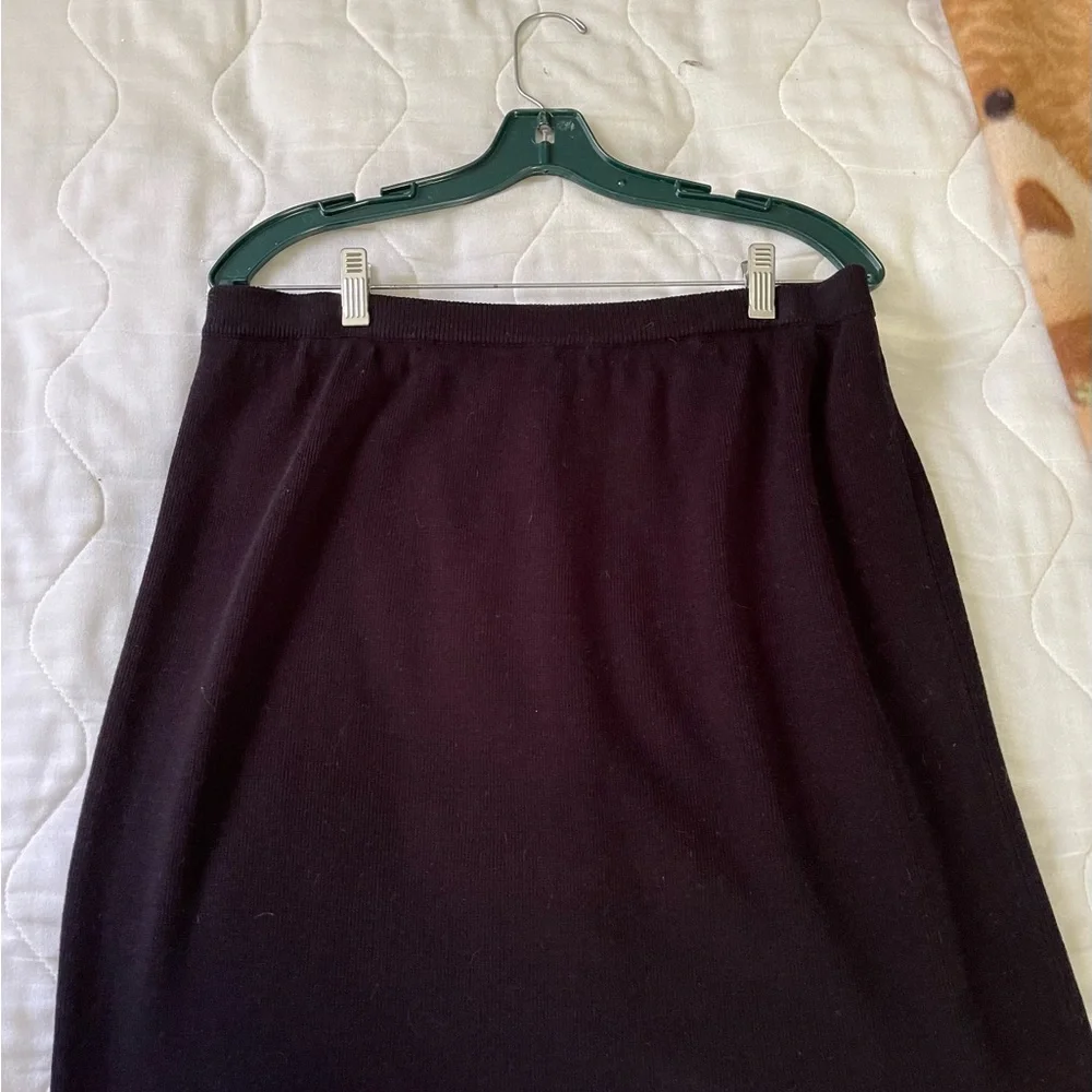 Elegant Black Skirt with 3 gold buttons at the bottom.  Size Large - Picture 5 of 6